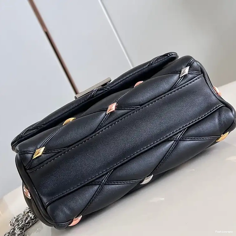 Fashionrepsfam ru Bags 2405YA0008 LV 0819